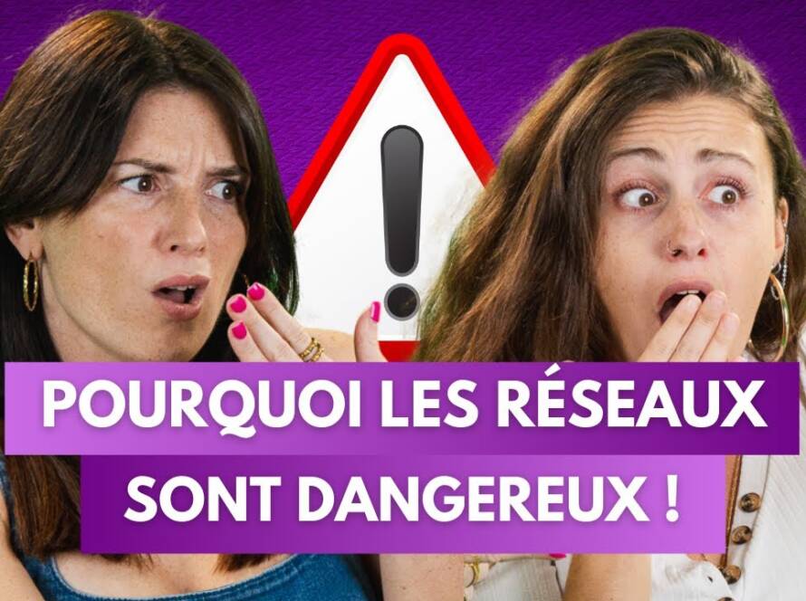 Chloé et Anouck du podcast Féminitéa choquées, avec un panneau d’alerte et le texte "Pourquoi les réseaux sont dangereux".